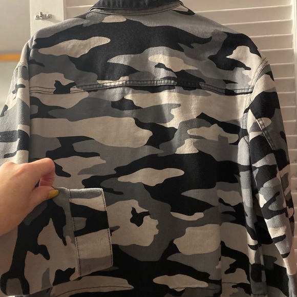 Like new jean jacket - Picture 3 of 5